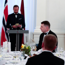 Det ble utvekslet taler under middagen. Kronprins Haakon benyttet anledningen til å gratulere Latvia med 100-årsjubileet. Foto: Lise Åserud / NTB scanpix